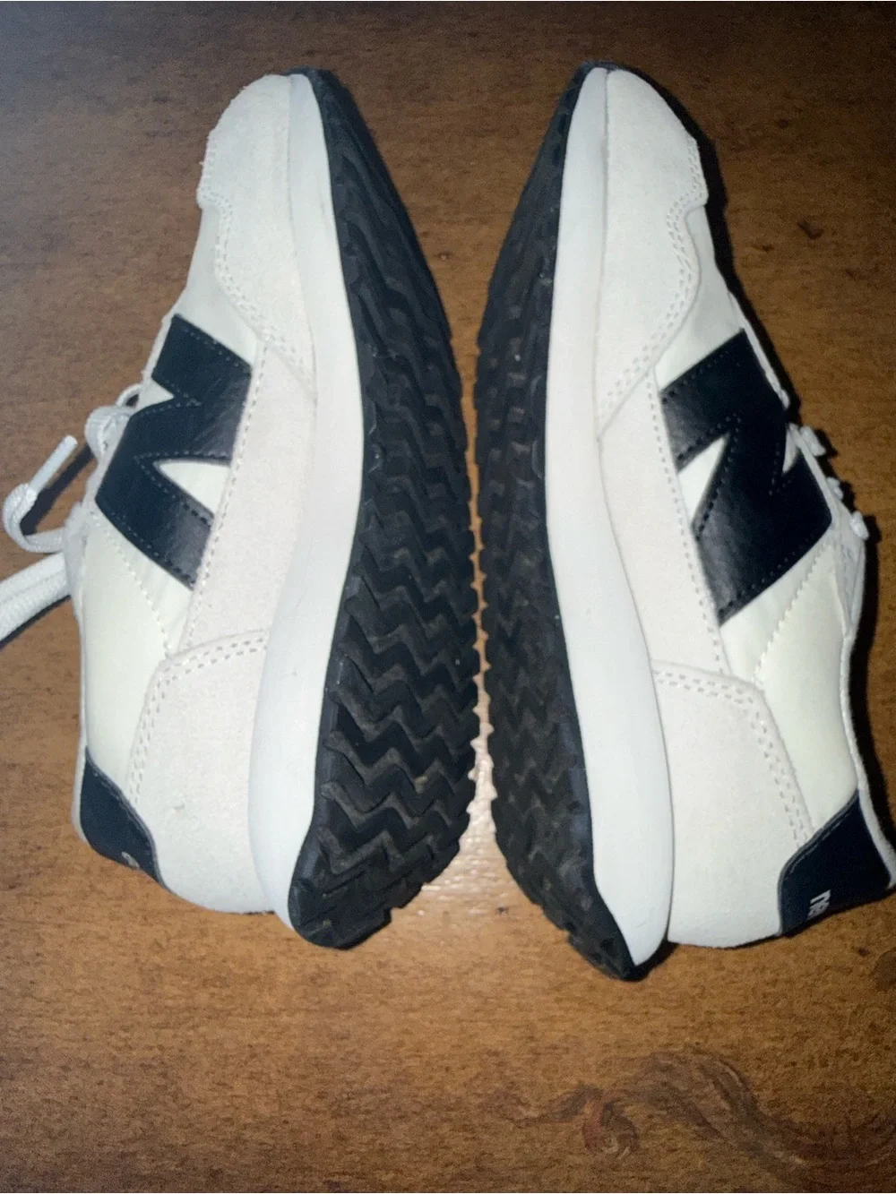 New Balance Women's 237 Retro Sneaker  Sea Salt W/Black/Grey 6 - Picture 5 of 7